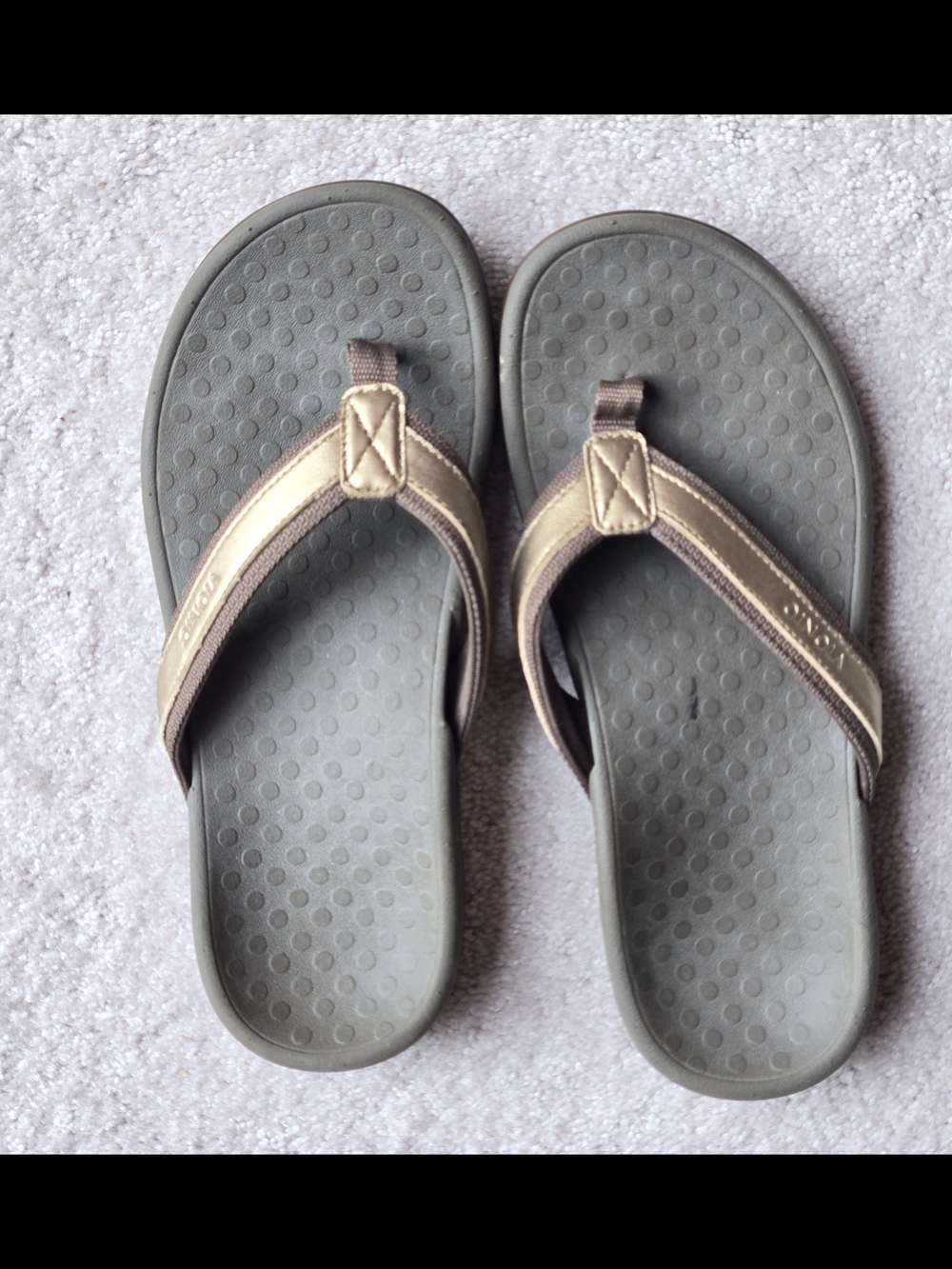 Vionic Olive and Tan Casual Flip Flops Womens 6 - Picture 2 of 7